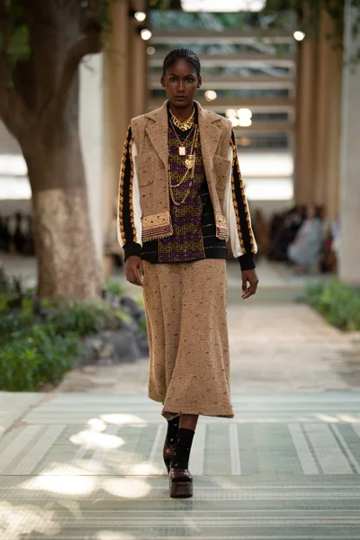 Look 17